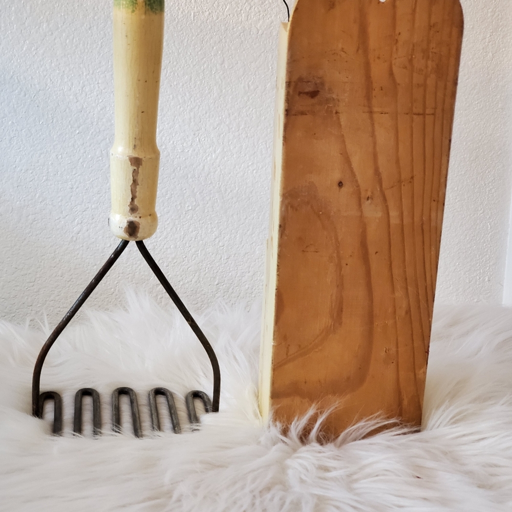 Vintage knife holder and potato masher - Picture 3 of 3